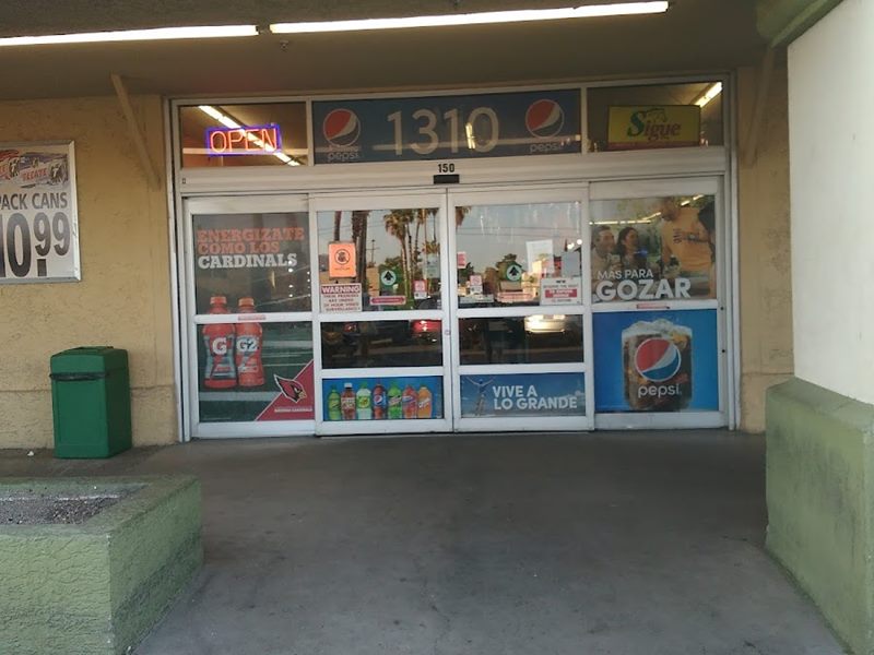 El Herradero Supermarket exterior