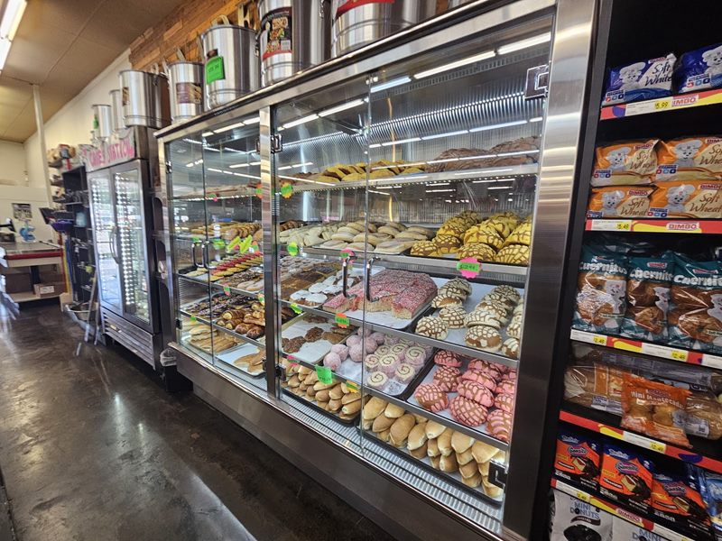 El Herradero Supermarket interior